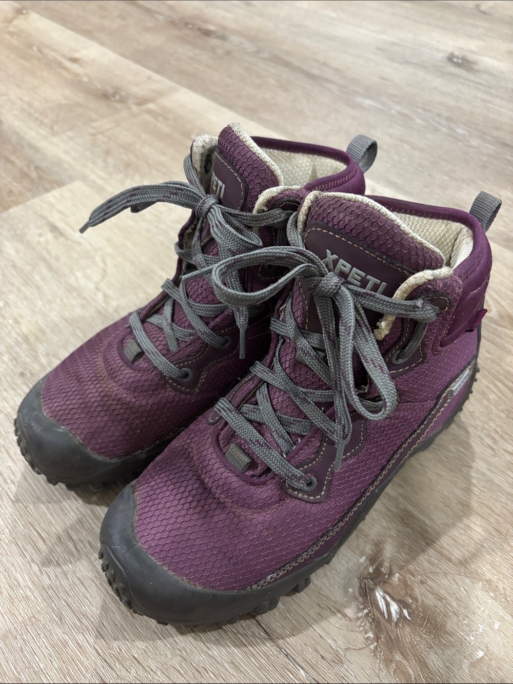Women's Lace-Up Burgundy Hiking Boots